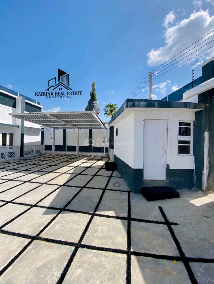 4 Bedroom Bungalow with Two Units of 2 Bedrooms and 2 Rooms Bq for Sa, Kaduna North, Kaduna, House for Sale