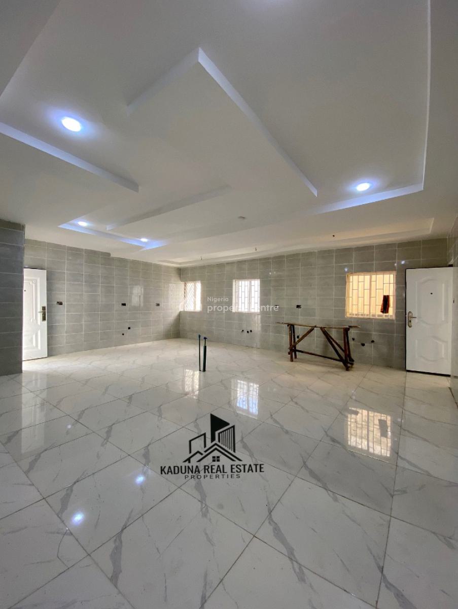 4 Bedroom Bungalow with Two Units of 2 Bedrooms and 2 Rooms Bq for Sa, Kaduna North, Kaduna, House for Sale