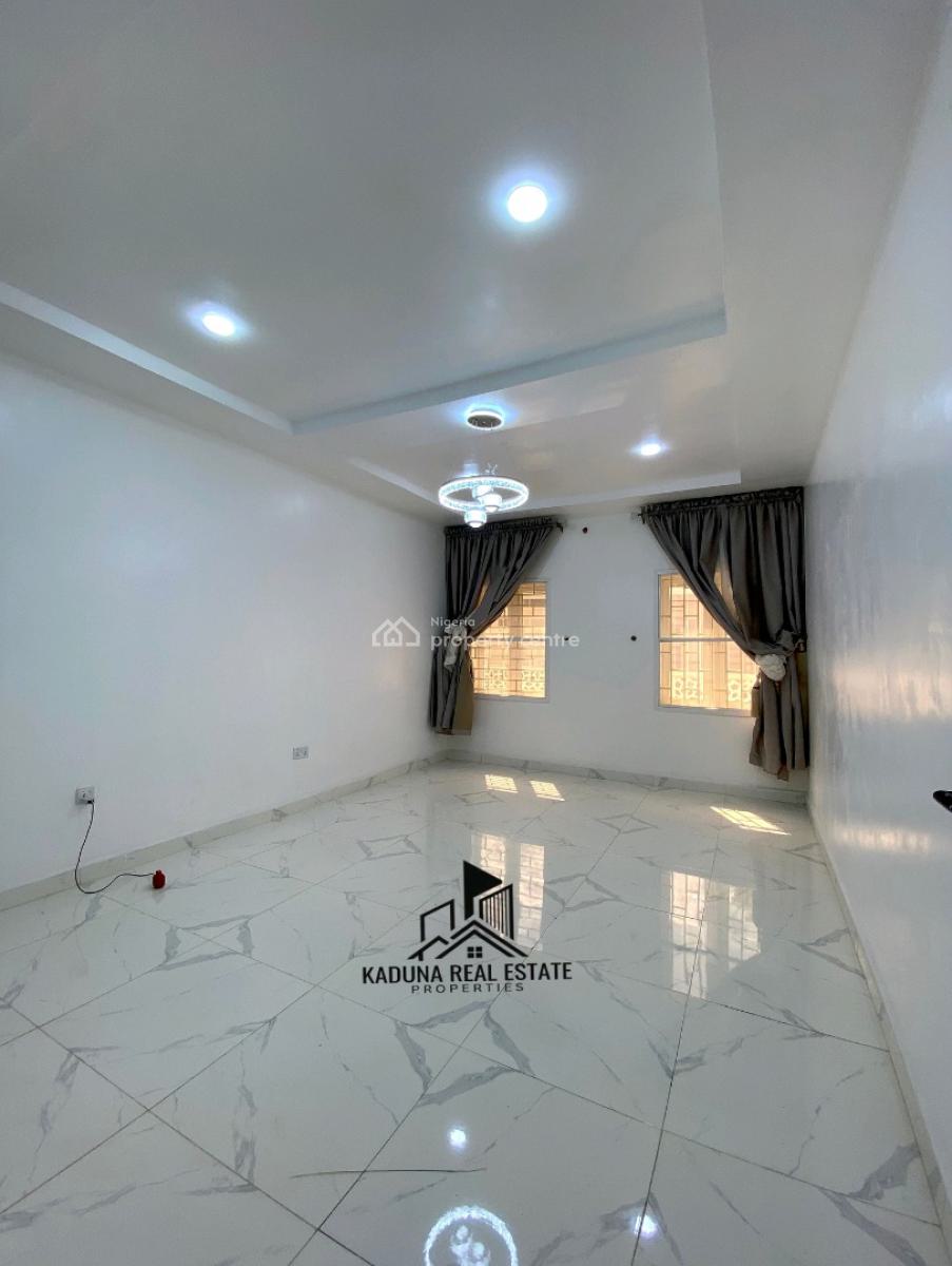 4 Bedroom Bungalow with Two Units of 2 Bedrooms and 2 Rooms Bq for Sa, Kaduna North, Kaduna, House for Sale