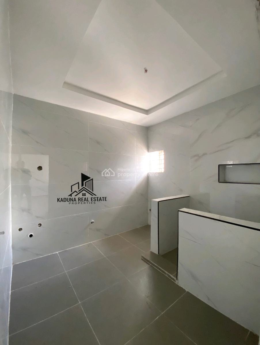 4 Bedroom Bungalow with Two Units of 2 Bedrooms and 2 Rooms Bq for Sa, Kaduna North, Kaduna, House for Sale
