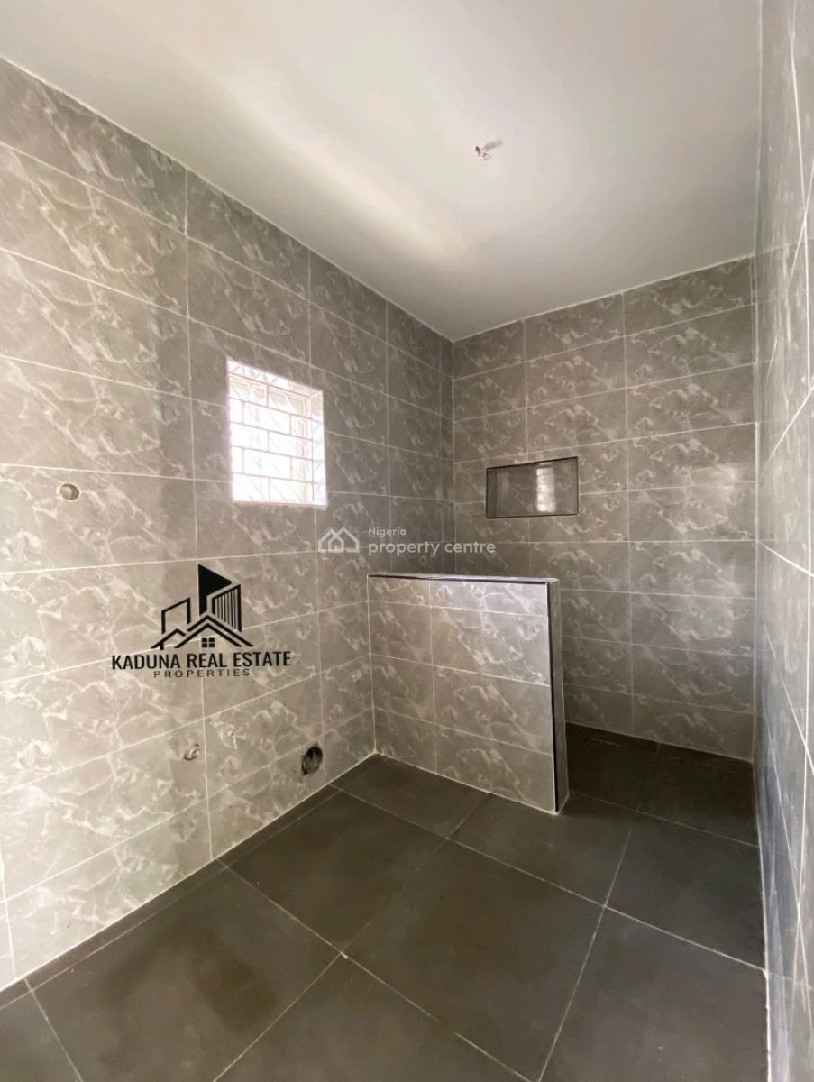 4 Bedroom Bungalow with Two Units of 2 Bedrooms and 2 Rooms Bq for Sa, Kaduna North, Kaduna, House for Sale