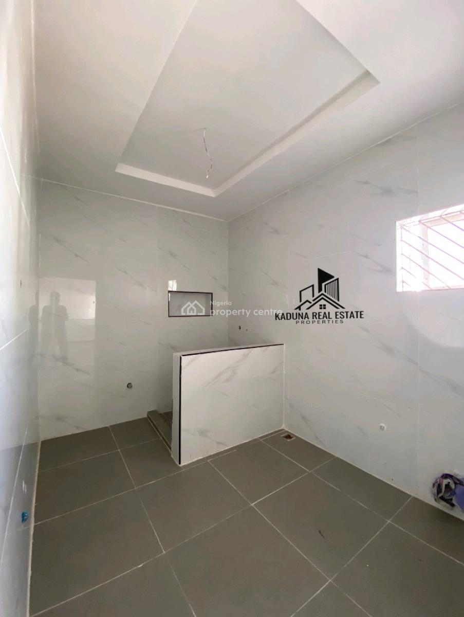 4 Bedroom Bungalow with Two Units of 2 Bedrooms and 2 Rooms Bq for Sa, Kaduna North, Kaduna, House for Sale
