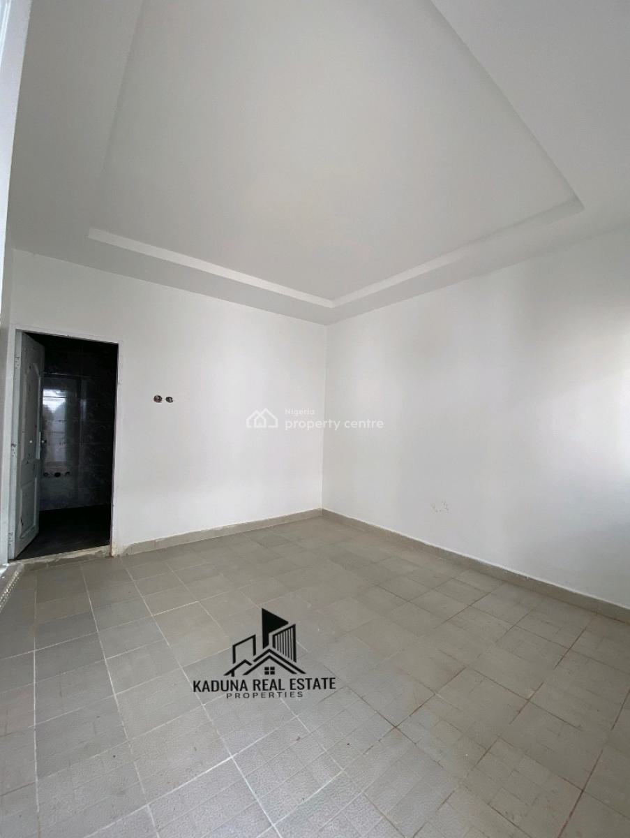 4 Bedroom Bungalow with Two Units of 2 Bedrooms and 2 Rooms Bq for Sa, Kaduna North, Kaduna, House for Sale