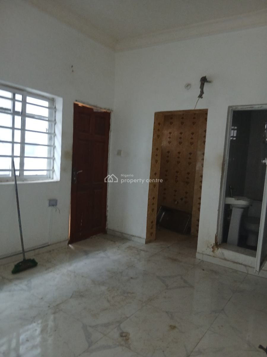 Beautiful Building (new), Yaba, Lagos, Mini Flat (room and Parlour) for Rent