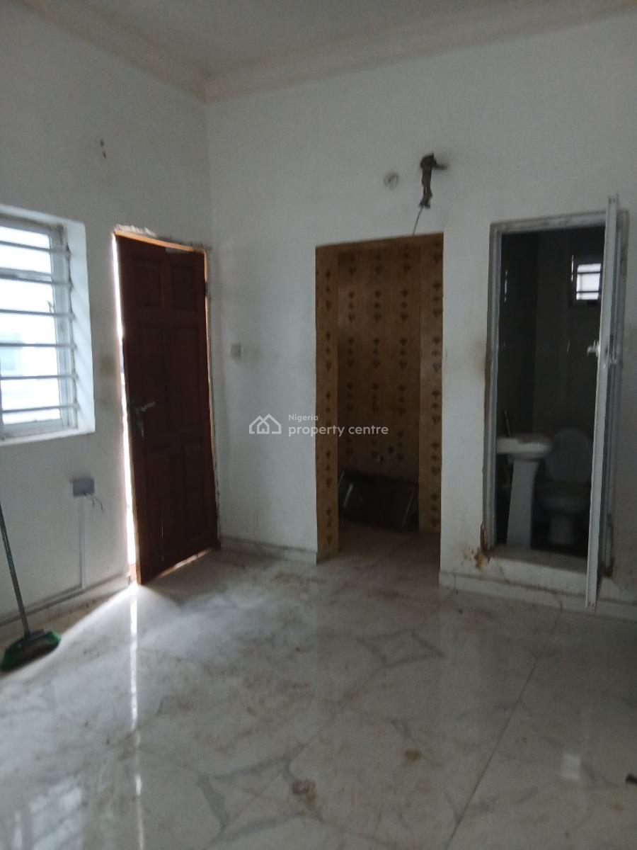 Beautiful Building (new), Yaba, Lagos, Mini Flat (room and Parlour) for Rent