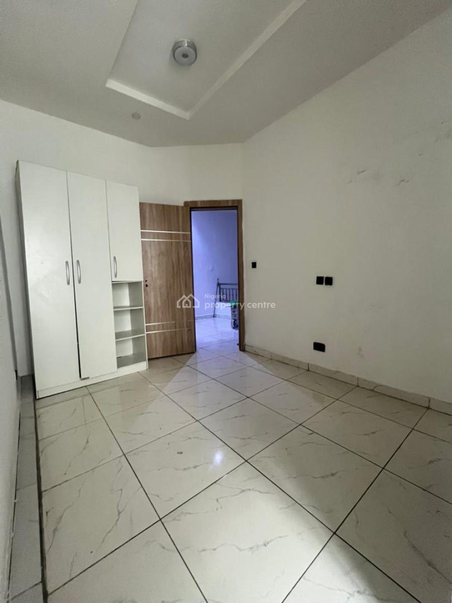 Single Room Shared Apartment in Orchid, Orchid Road, Lekki, Lagos, Flat / Apartment for Rent
