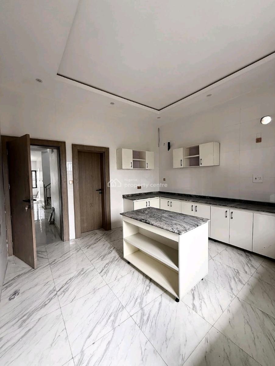 Distress ) 4 Bedroom Detached Duplex + Bq  Guzape, Abuja  ₦500 Mil, Guzape District, Abuja, House for Sale
