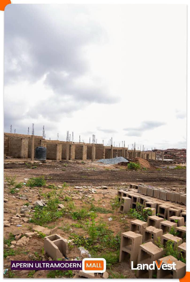 Shops for Sell, Or It a Aperin Road/aperin Ultramodern Shopping Mall, Ibadan, Oyo, Plaza / Complex / Mall for Sale