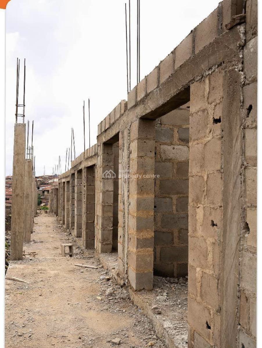 Shops for Sell, Or It a Aperin Road/aperin Ultramodern Shopping Mall, Ibadan, Oyo, Plaza / Complex / Mall for Sale