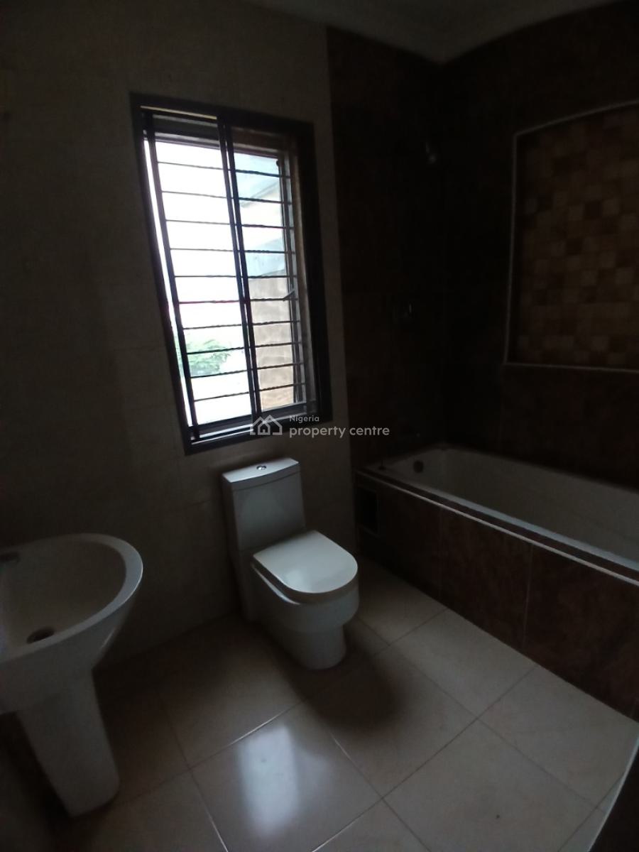 Well Renovated 4 Bedroom Terrace Duplex with 1room Bq, Guzape Abuja Diplomatic Zone, Guzape District, Abuja, Terraced Duplex for Rent