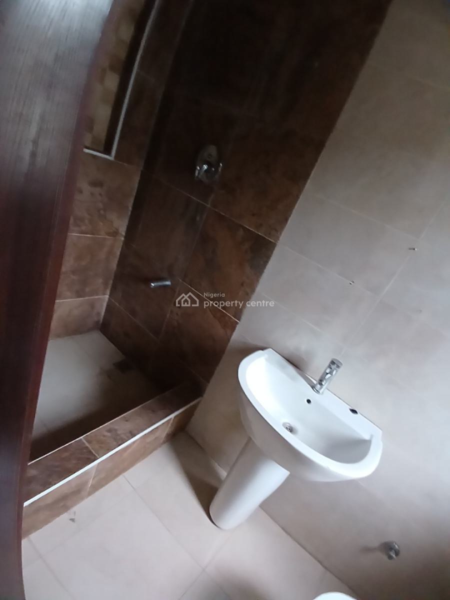 Well Renovated 4 Bedroom Terrace Duplex with 1room Bq, Guzape Abuja Diplomatic Zone, Guzape District, Abuja, Terraced Duplex for Rent