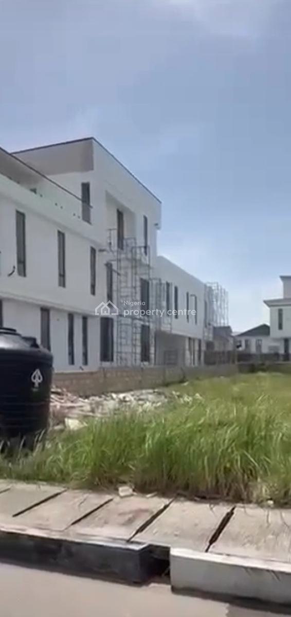 Strategically Located 806sqm...e Plot*  Location: Cowrie Creek Est, Cowrie Creek Estate, Ikate, Lekki, Lagos, Ikate, Lekki, Lagos, Land for Sale