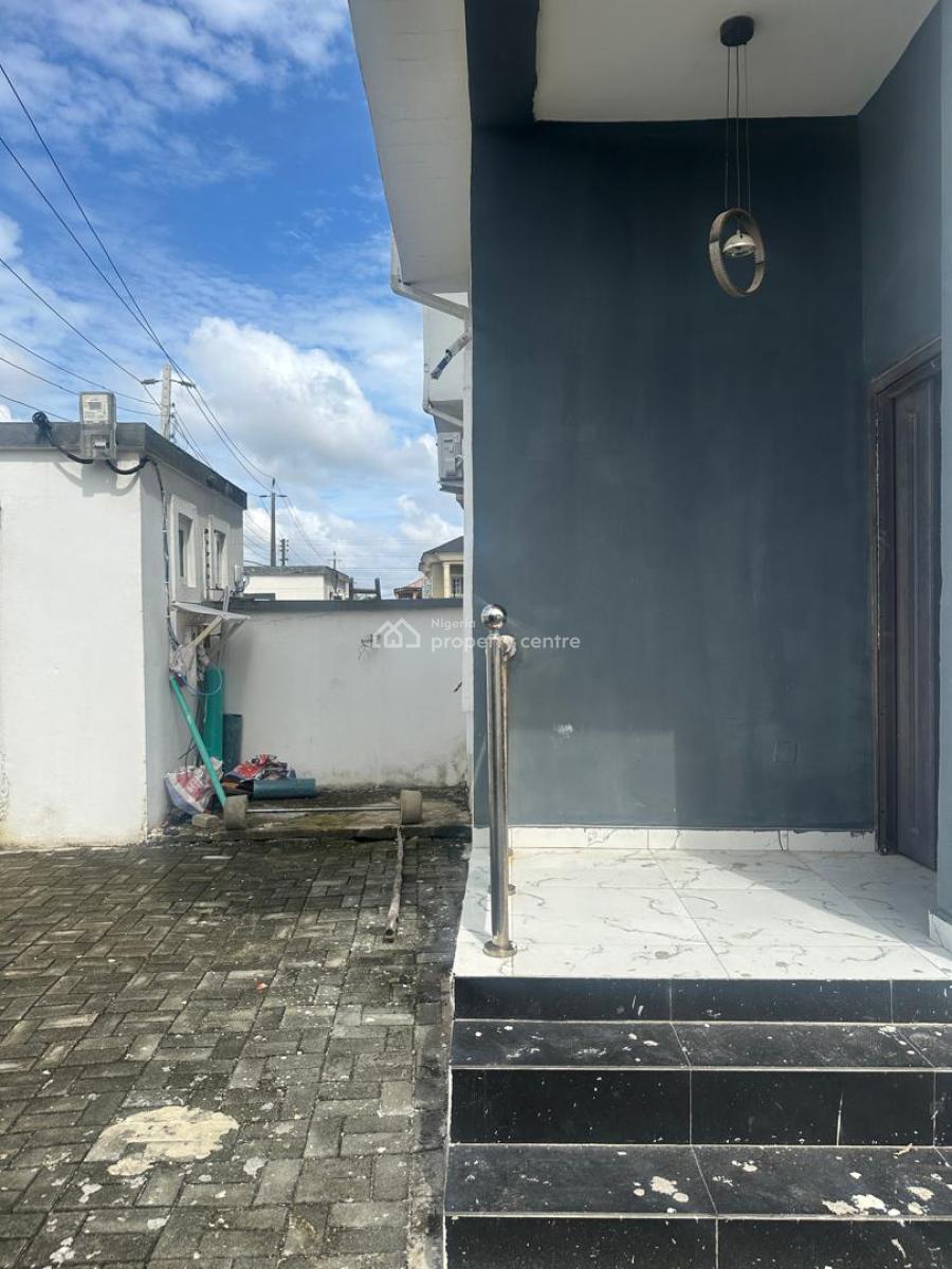 Rooms in a Shared Apartment, Mobile Road, Ilaje, Ajah, Lagos, Flat / Apartment for Rent