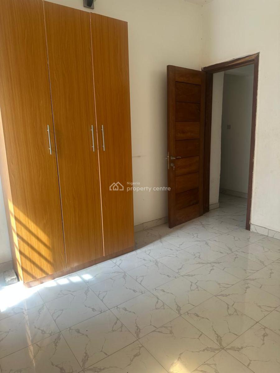 Rooms in a Shared Apartment, Mobile Road, Ilaje, Ajah, Lagos, Flat / Apartment for Rent