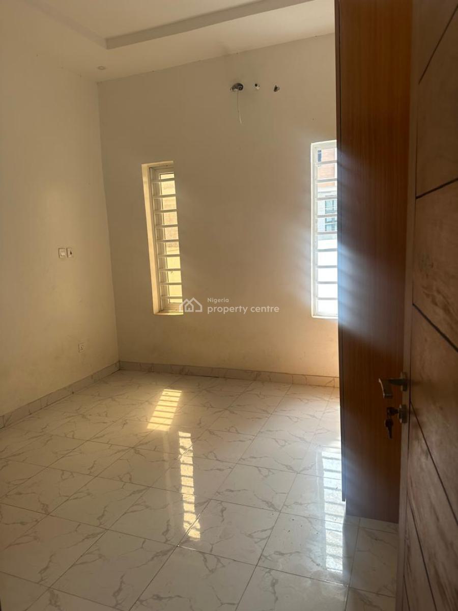 Rooms in a Shared Apartment, Mobile Road, Ilaje, Ajah, Lagos, Flat / Apartment for Rent