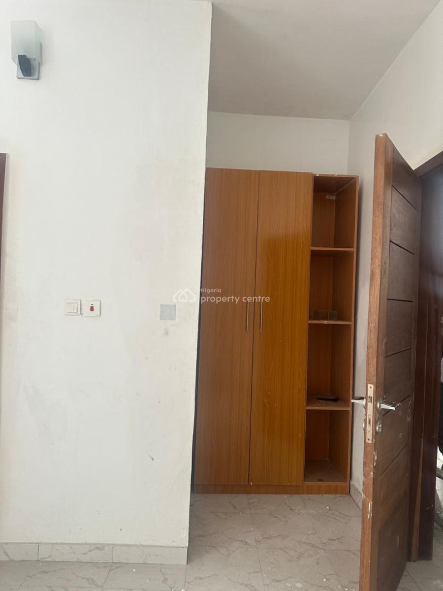 Rooms in a Shared Apartment, Mobile Road, Ilaje, Ajah, Lagos, Flat / Apartment for Rent