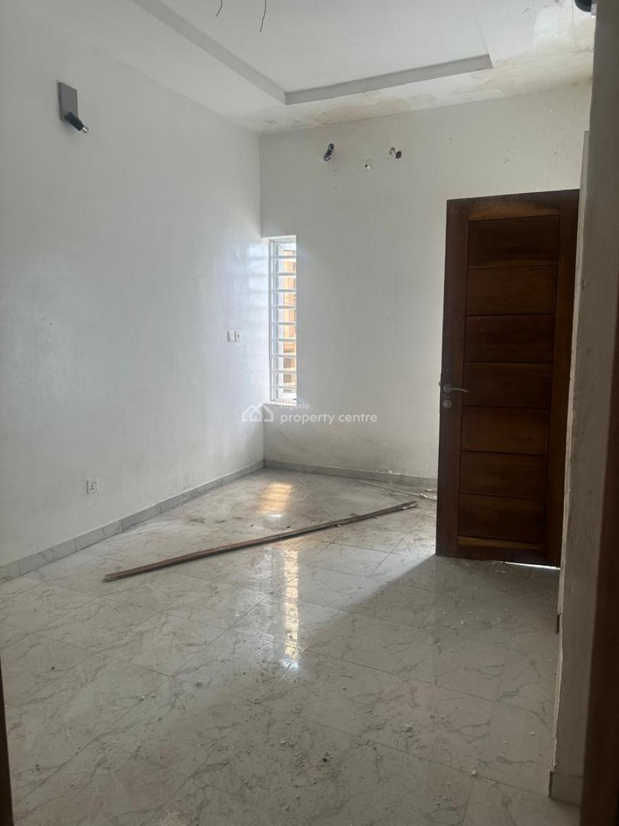 Rooms in a Shared Apartment, Mobile Road, Ilaje, Ajah, Lagos, Flat / Apartment for Rent