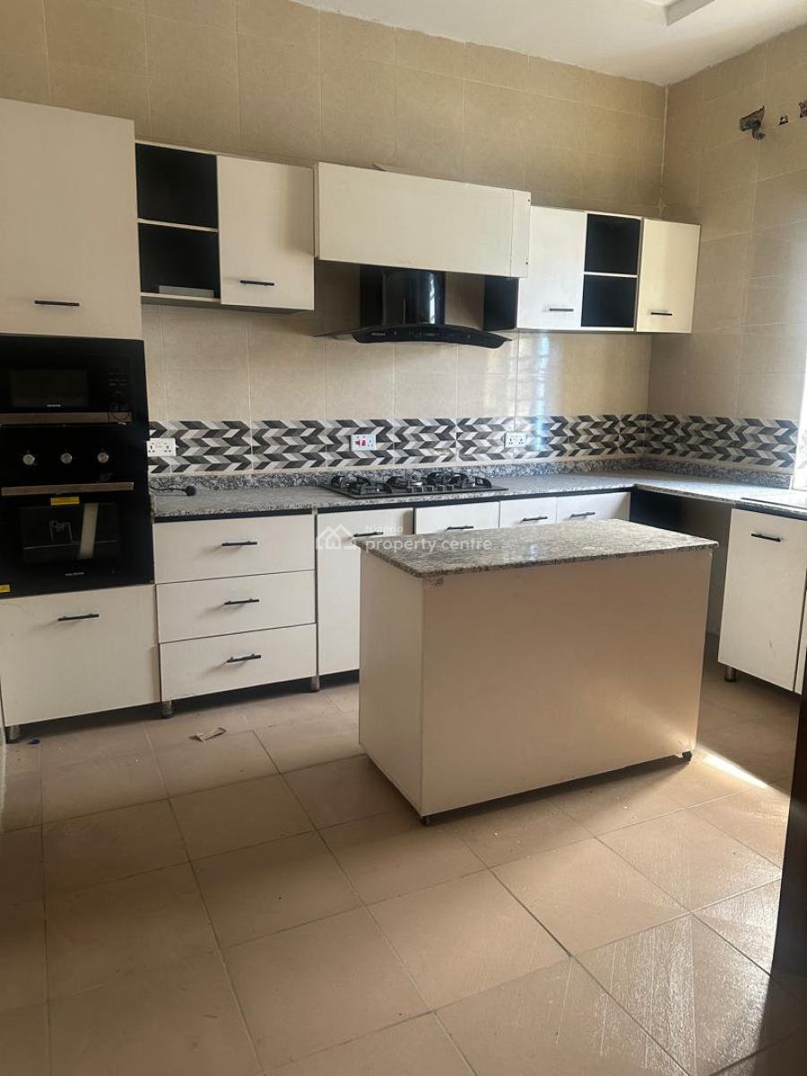 Rooms in a Shared Apartment, Mobile Road, Ilaje, Ajah, Lagos, Flat / Apartment for Rent
