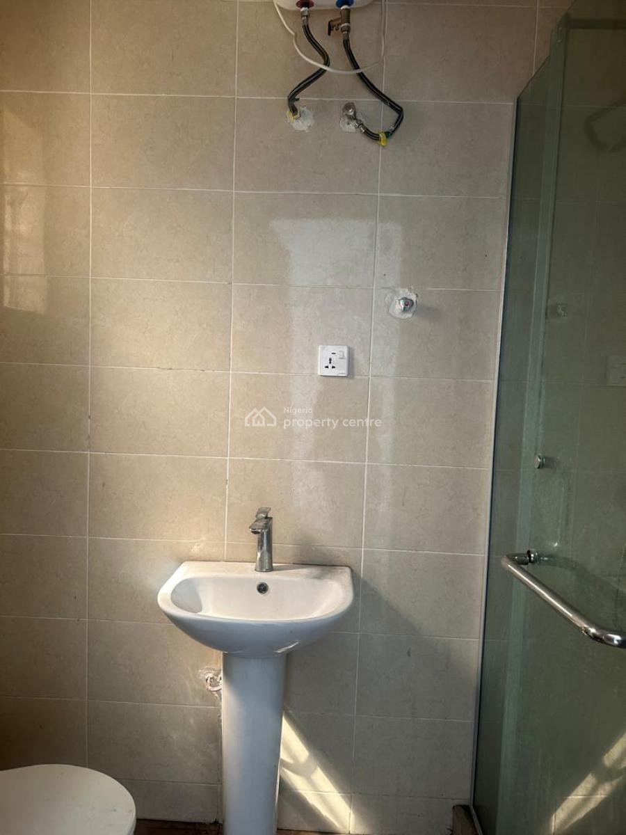 Rooms in a Shared Apartment, Mobile Road, Ilaje, Ajah, Lagos, Flat / Apartment for Rent