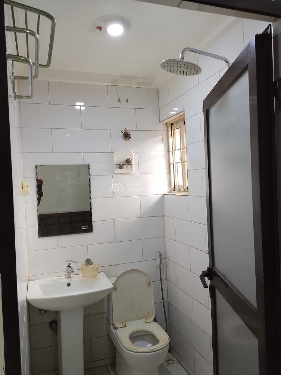 an Affordable Massive Luxury House, Guzape Community, Guzape District, Abuja, Detached Bungalow for Rent
