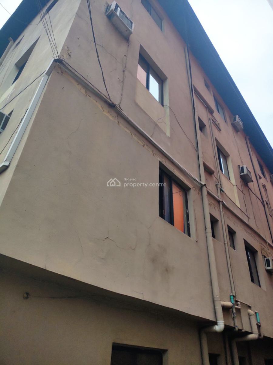 Hotel Giveaway, Ogudu Road, Ogudu, Lagos, Hotel / Guest House for Sale