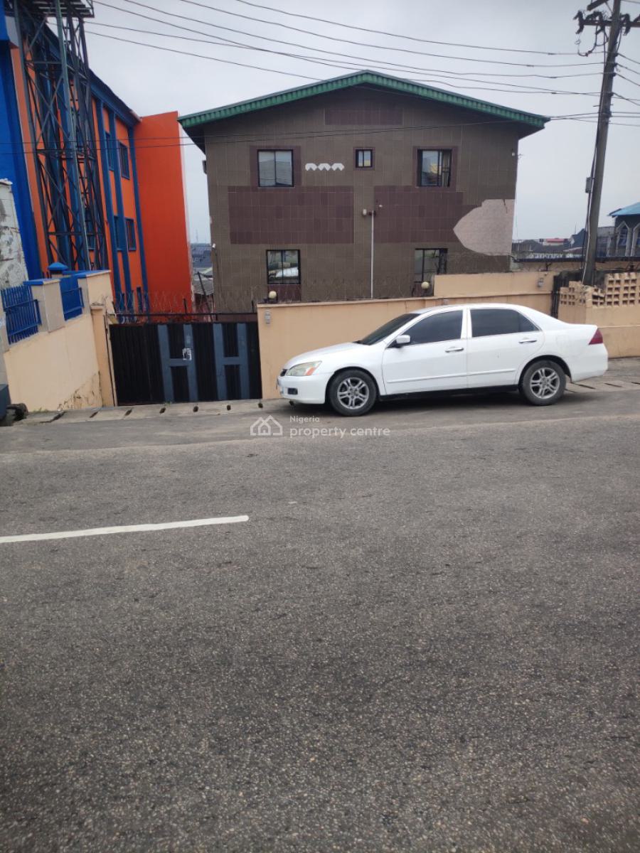 Hotel Giveaway, Ogudu Road, Ogudu, Lagos, Hotel / Guest House for Sale