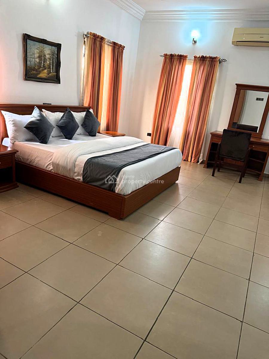 Elegantly Furnished and Serviced Luxury 4 Bedroom Duplex Apartment, Magodo, Shangisha, Gra Phase 2, Magodo, Lagos, Flat / Apartment Short Let