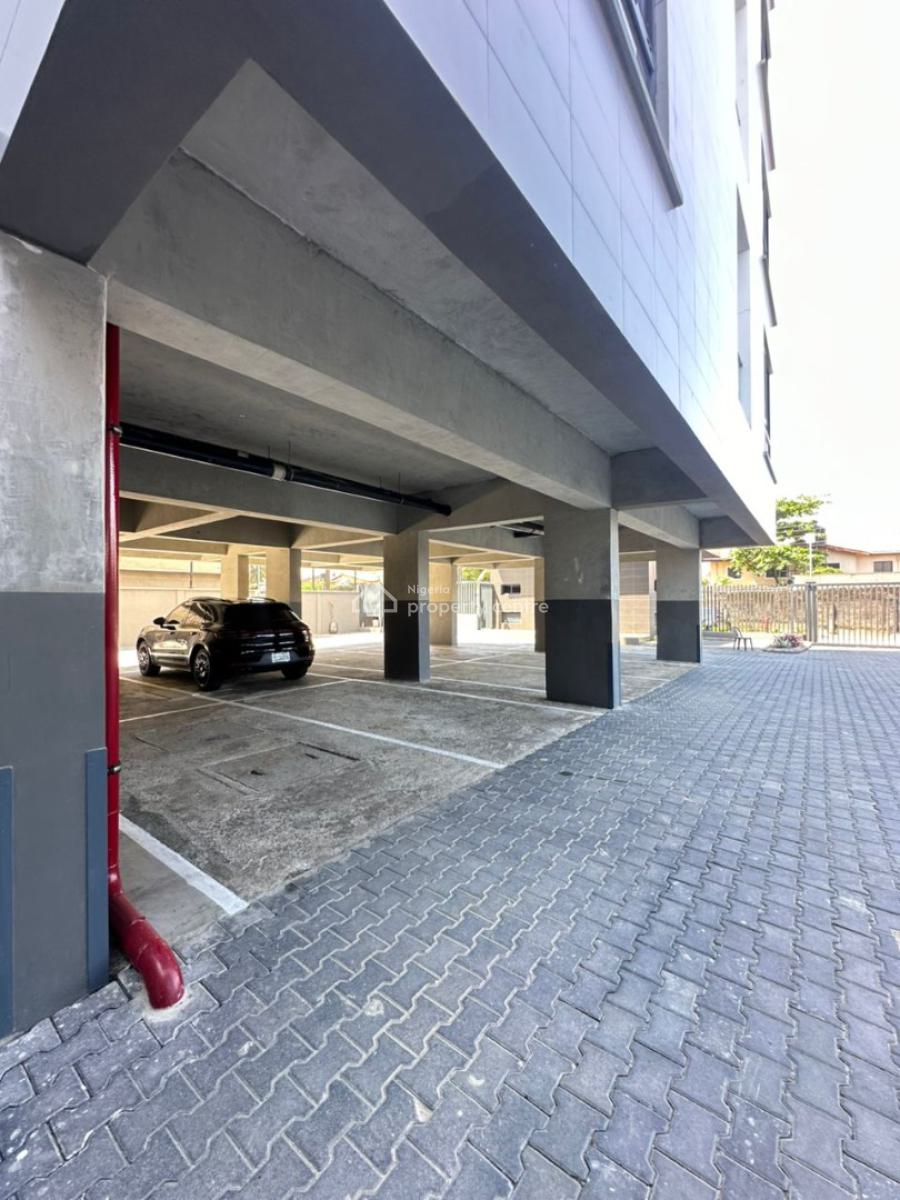 Exquisitely Built 3 Bedroom Apartment with Swimming Pool and Gym, Lekki Phase 1, Lekki, Lagos, Flat / Apartment for Sale
