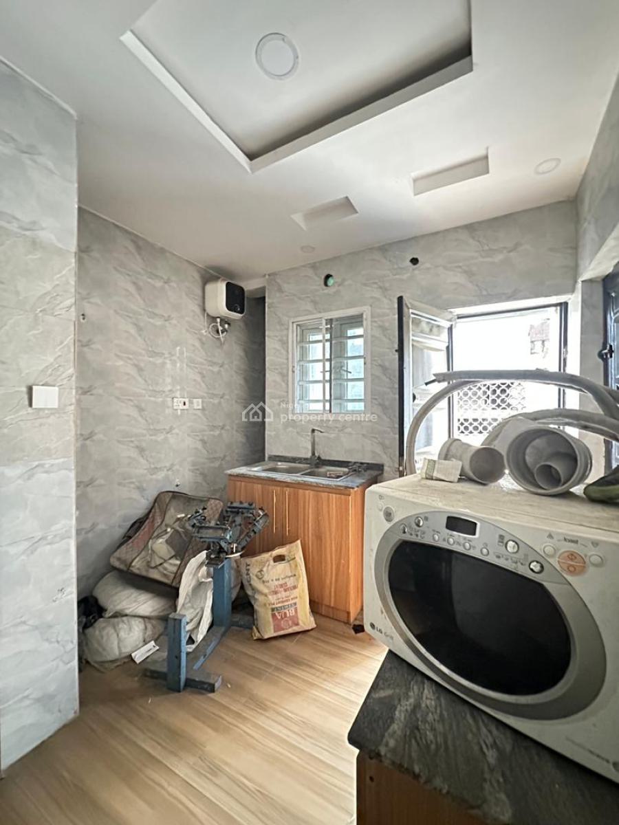 Lovely 3 Bedroom Apartment in a Serene Environment, Surulere, Surulere, Lagos, Block of Flats for Sale