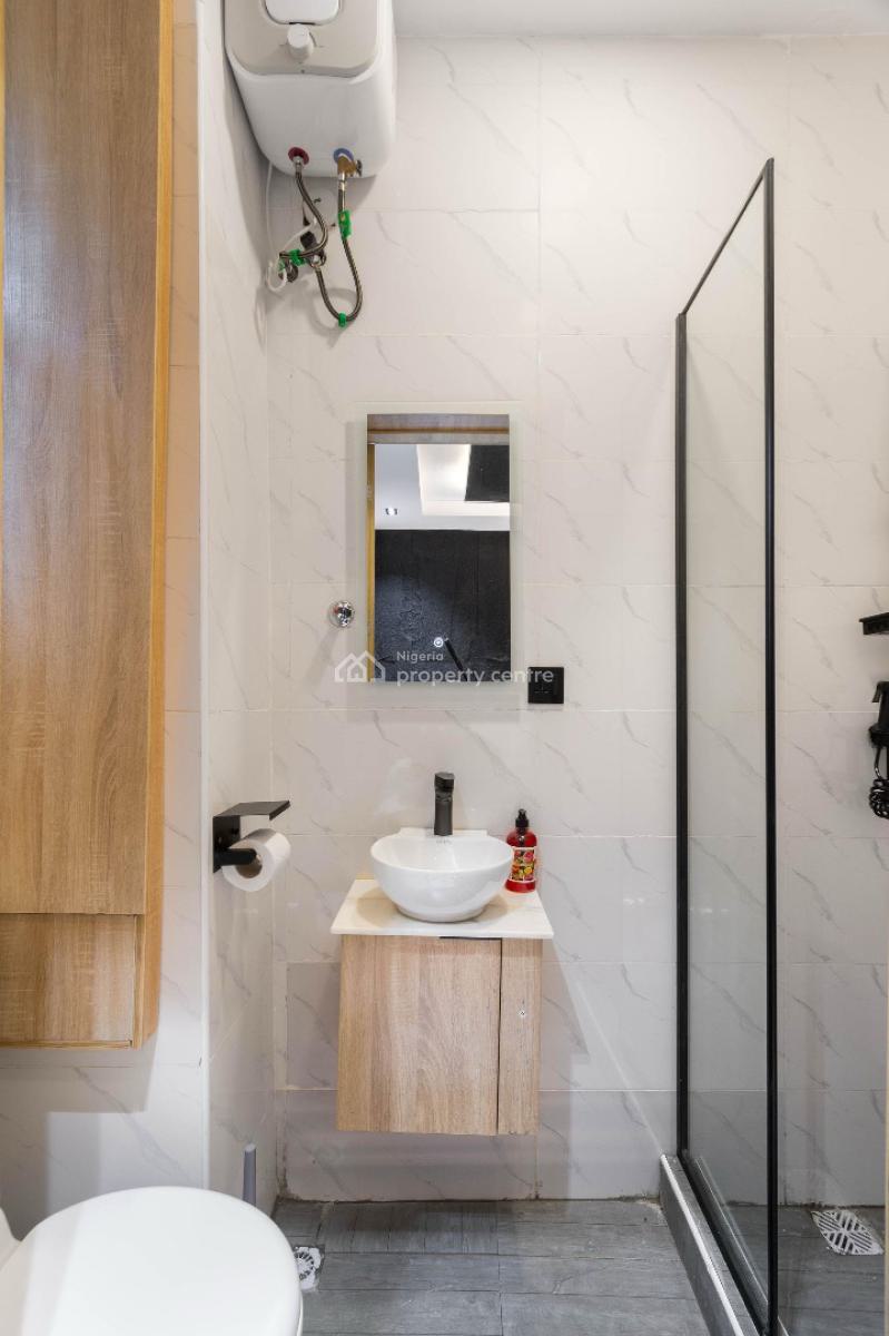 Alexa One Bedroom Apartment with Ps5 and Ceiling Mirror, Ologolo, Ologolo, Lekki, Lagos, Flat / Apartment Short Let