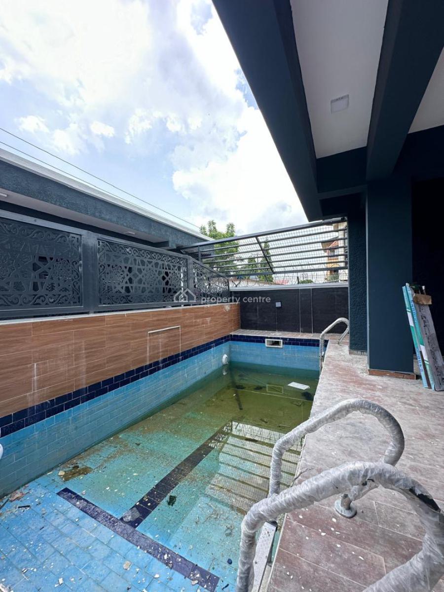 Spacious 3 Bedroom Apartment with a Pool, Reception & Elevator., Lekki Phase 1, Lekki, Lagos, Flat / Apartment for Sale