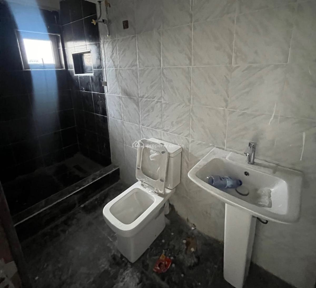 a Brand New Spacious 3 Bedroom with Car Park in a Prime Location, Surulere, Lagos, Flat / Apartment for Rent