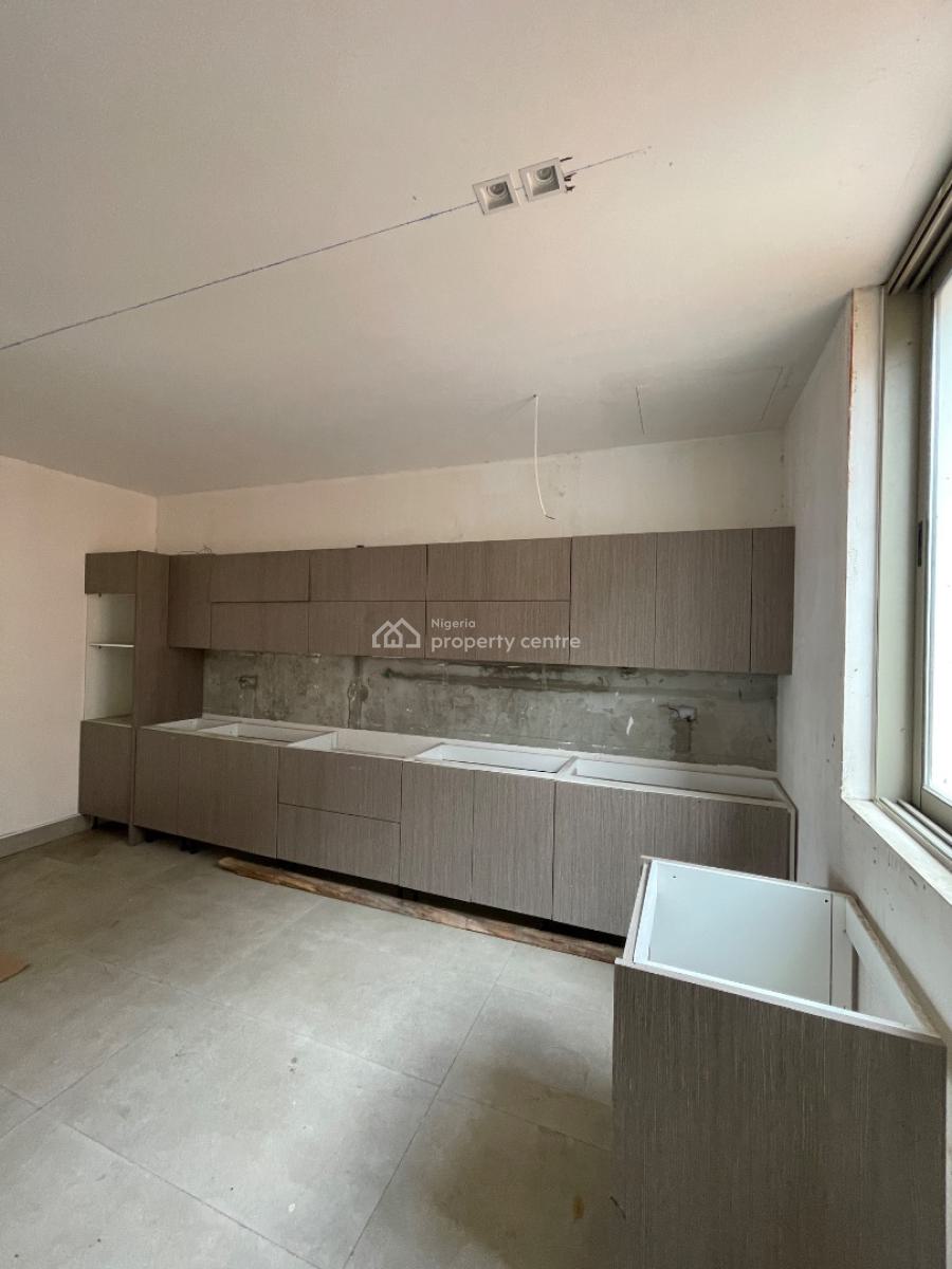 Massive 4 Bedroom Maisonnette Duplex in a Secure Environment, Lekki Phase 1, Lekki, Lagos, Block of Flats for Sale