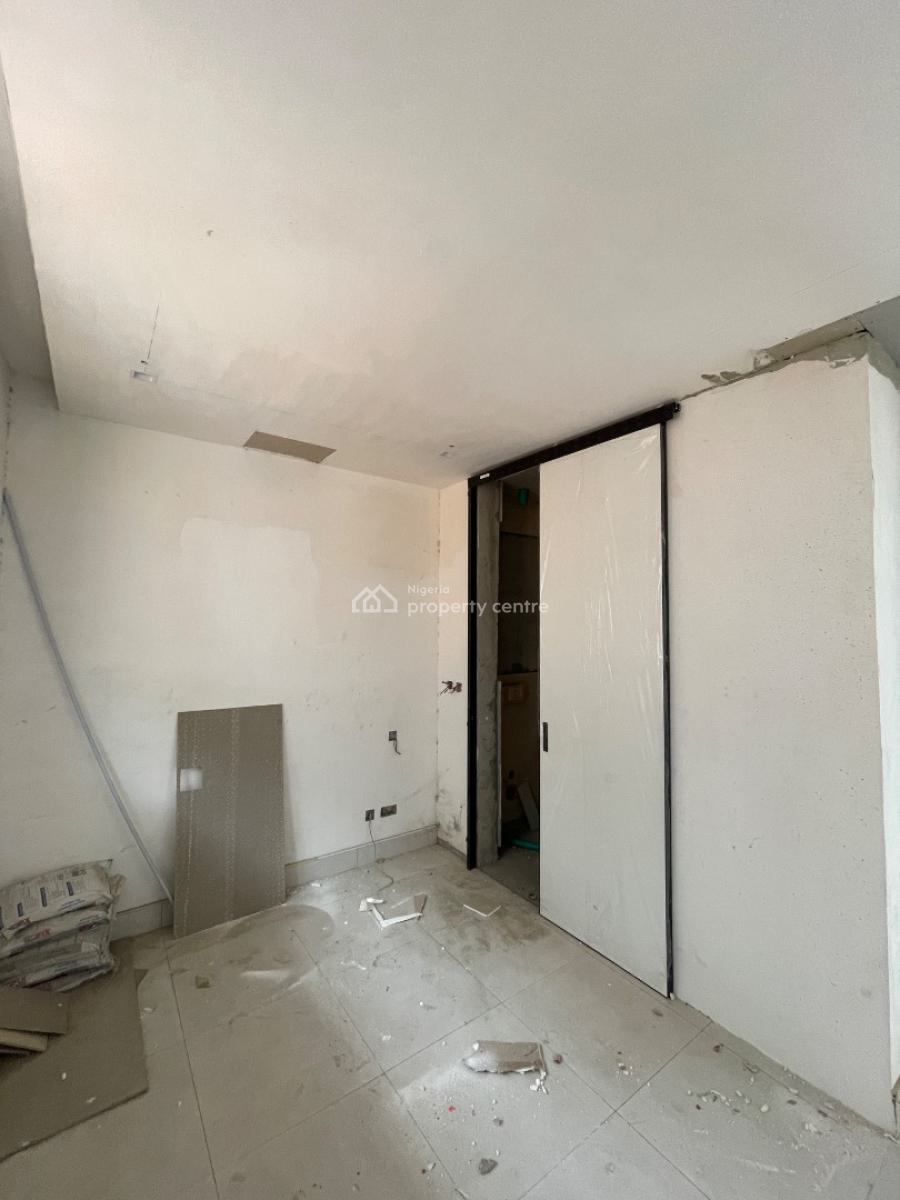 Massive 4 Bedroom Maisonnette Duplex in a Secure Environment, Lekki Phase 1, Lekki, Lagos, Block of Flats for Sale