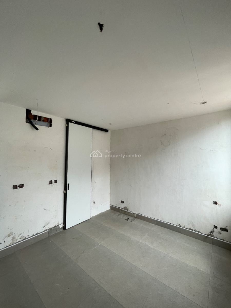 Massive 4 Bedroom Maisonnette Duplex in a Secure Environment, Lekki Phase 1, Lekki, Lagos, Block of Flats for Sale