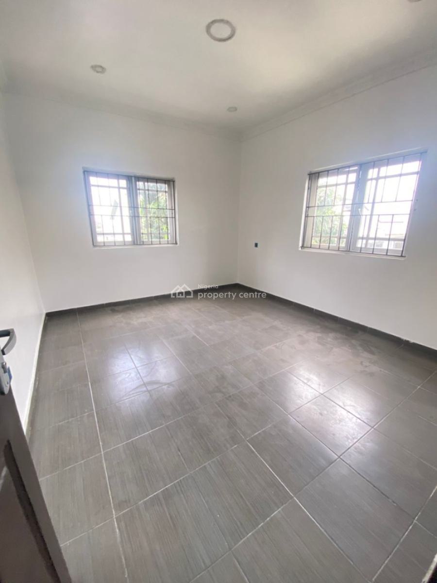 Spacious 2 Bedroom Apartment, Lekki Phase 1, Lekki, Lagos, Flat / Apartment for Rent