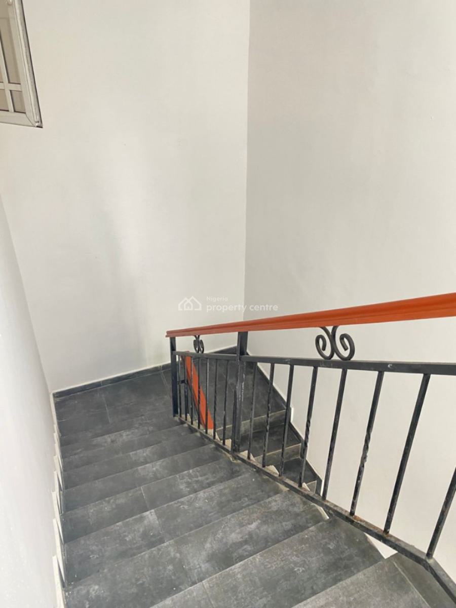 Spacious 2 Bedroom Apartment, Lekki Phase 1, Lekki, Lagos, Flat / Apartment for Rent