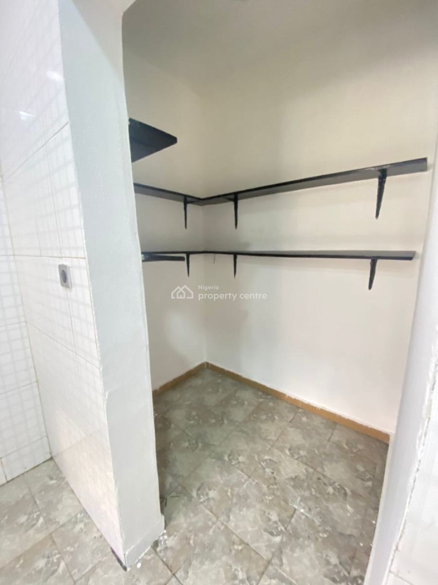 Spacious 2 Bedroom Apartment, Lekki Phase 1, Lekki, Lagos, Flat / Apartment for Rent