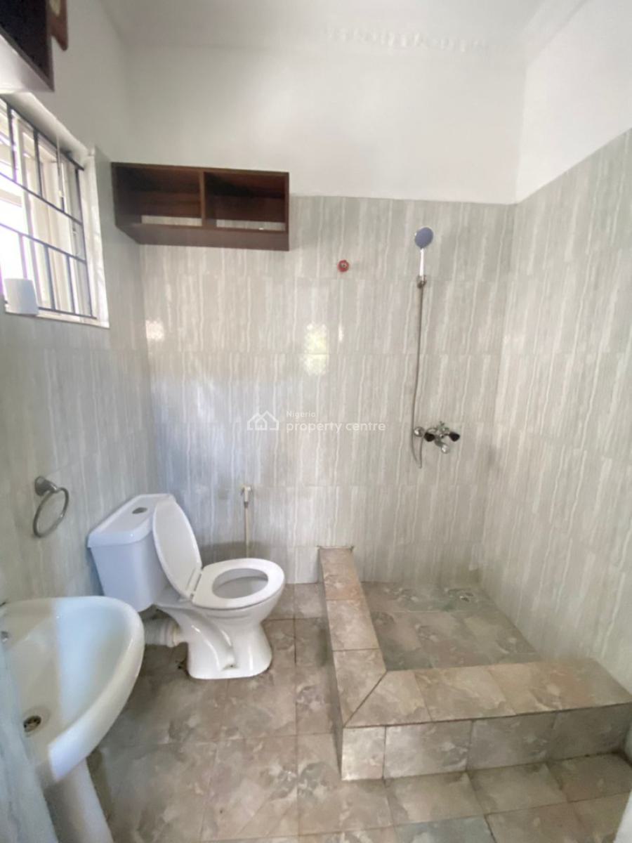 Spacious 2 Bedroom Apartment, Lekki Phase 1, Lekki, Lagos, Flat / Apartment for Rent