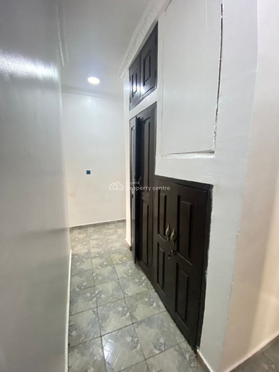 Spacious 2 Bedroom Apartment, Lekki Phase 1, Lekki, Lagos, Flat / Apartment for Rent