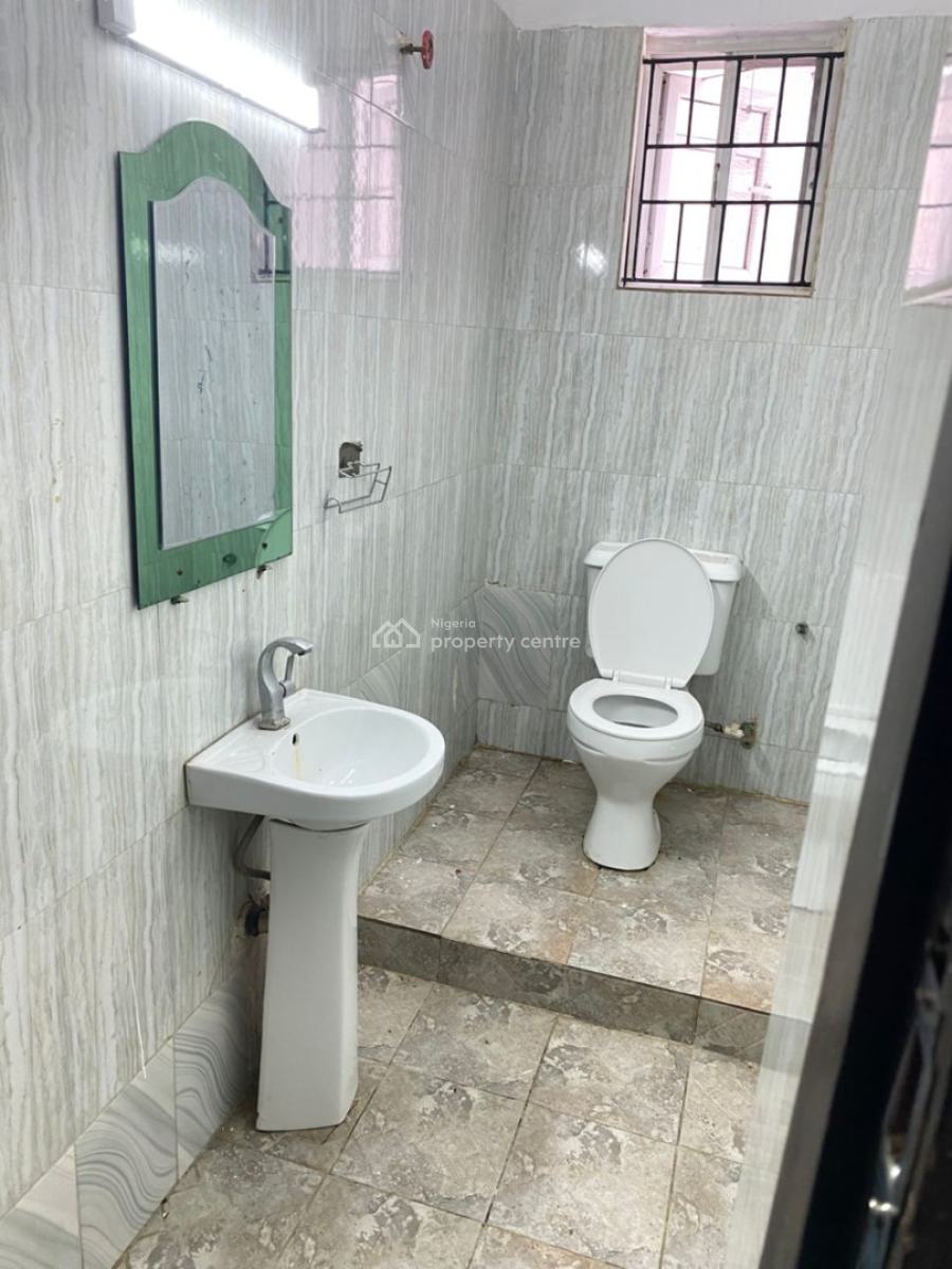 Spacious 2 Bedroom Apartment, Lekki Phase 1, Lekki, Lagos, Flat / Apartment for Rent