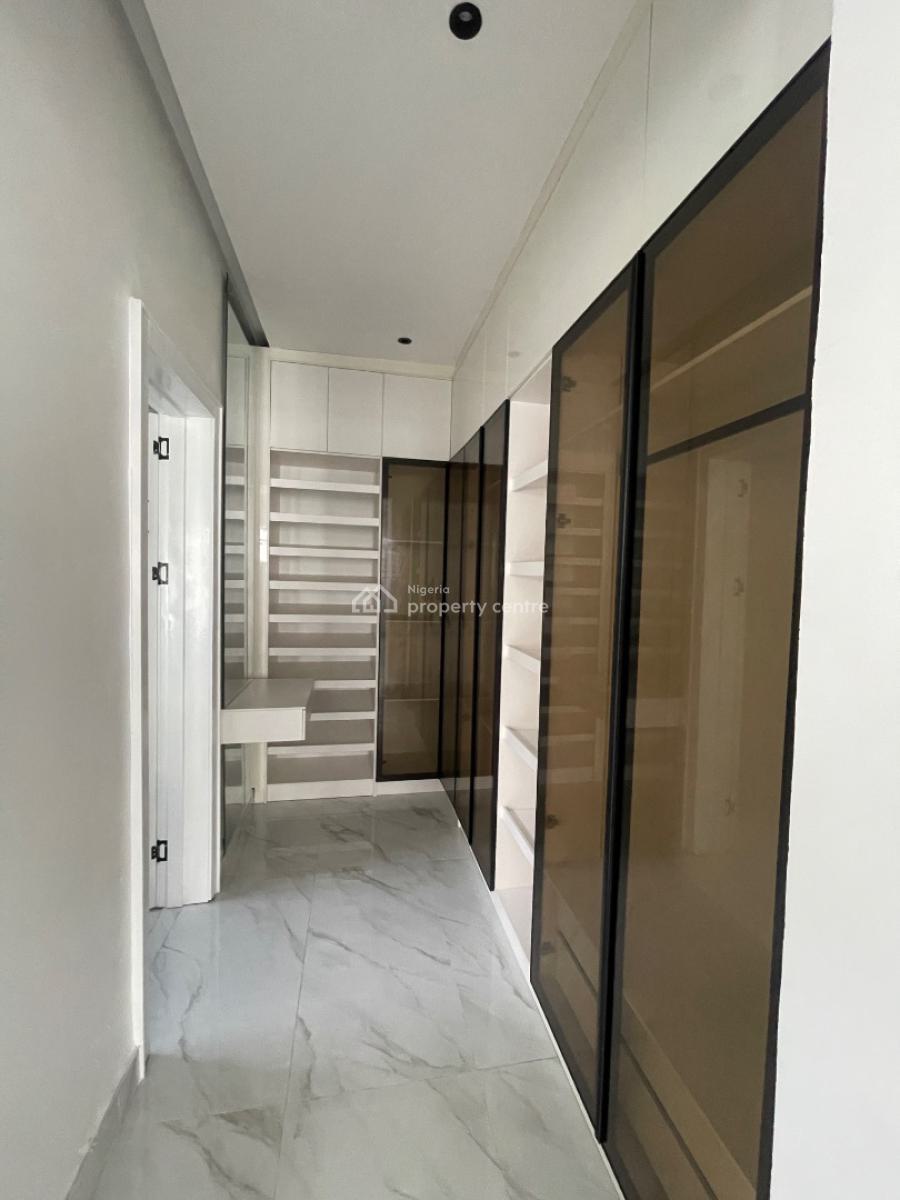 Beautiful 4 Bedroom Pent House in a Secure Environment, Lekkki Phase 1, Lekki, Lagos, Flat / Apartment for Sale