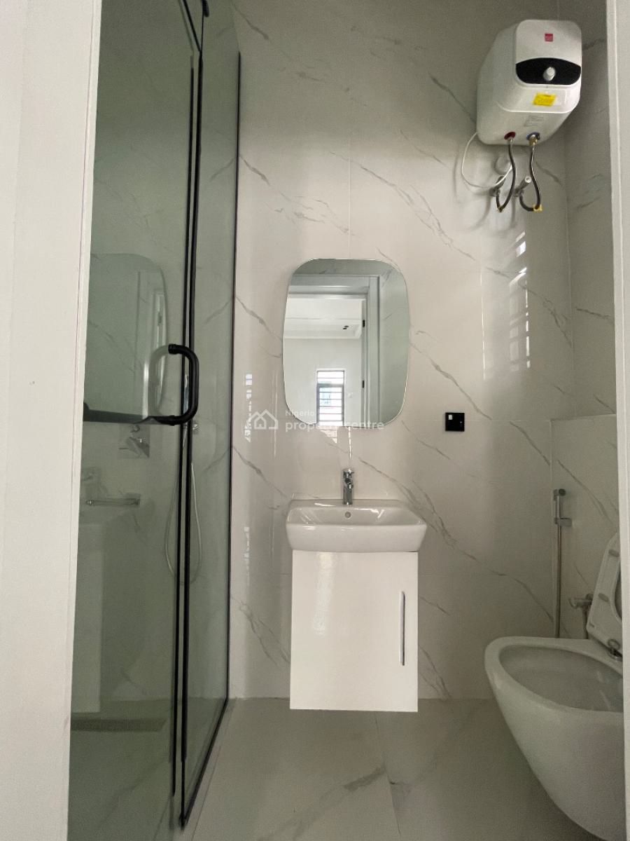 Beautiful 4 Bedroom Pent House in a Secure Environment, Lekkki Phase 1, Lekki, Lagos, Flat / Apartment for Sale