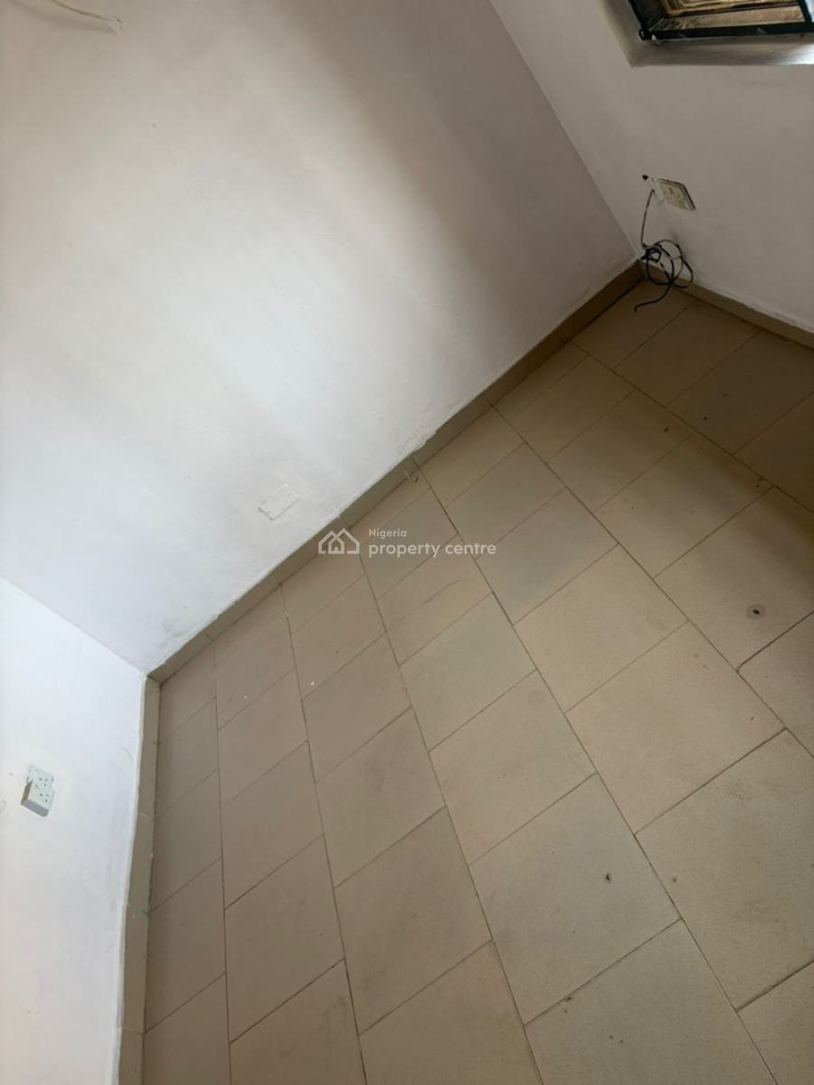 Beautiful Room Upstairs, Orchid Rd, Lekki Phase 2, Lekki, Lagos, Flat / Apartment for Rent