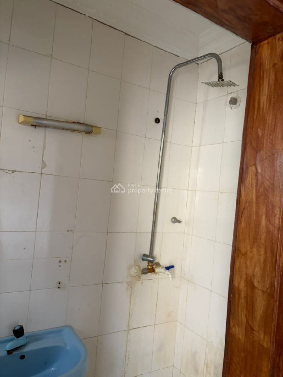 Sharp Room Upstairs  in a Shared Apartment, Orchid Road, Lekki, Lagos, Flat / Apartment for Rent