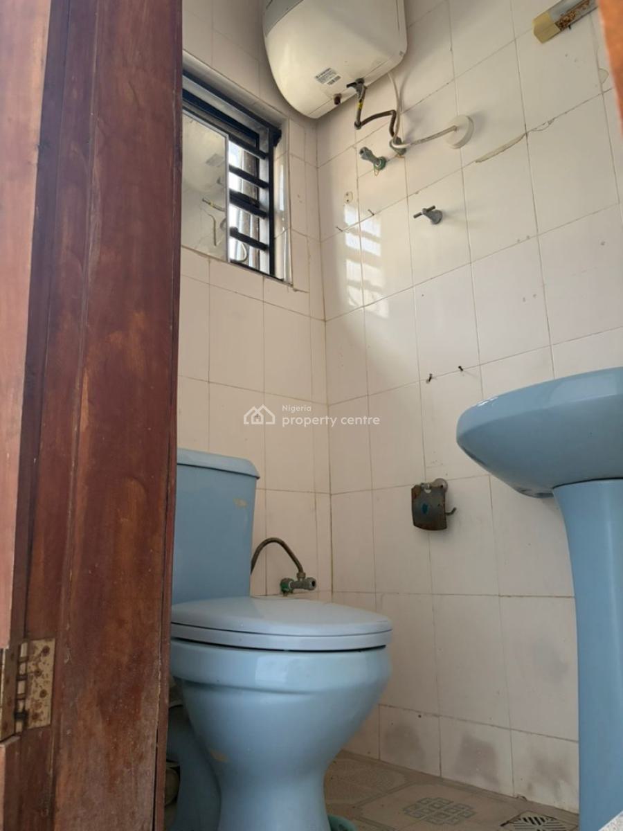 Sharp Room Upstairs  in a Shared Apartment, Orchid Road, Lekki, Lagos, Flat / Apartment for Rent