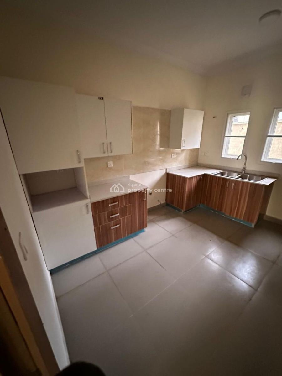 Very Spacious Master Bedroom with Excellent Facilities, Orchid Road, Lekki, Lagos, Flat / Apartment for Rent