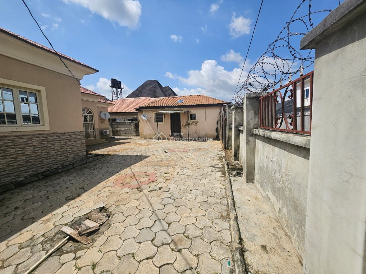 Exquisite 4 Bedroom Bungalow with 2 Bq, Bwari, Abuja, Detached Bungalow for Sale