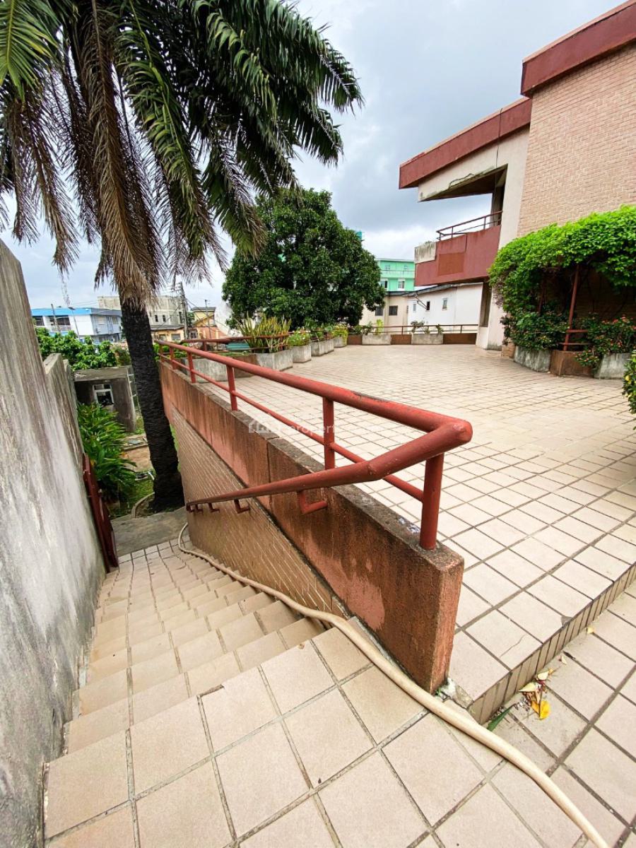 Exquisite 12 Bedroom Detached House, Off Toyin Street, Ikeja, Lagos, Detached Duplex for Sale