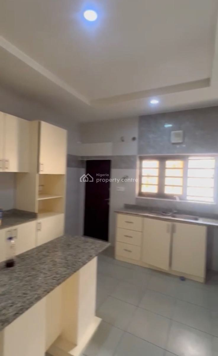 Luxurious 3bedroom Flat with Bq + Tarred Road, By American International School, Durumi, Abuja, House for Rent